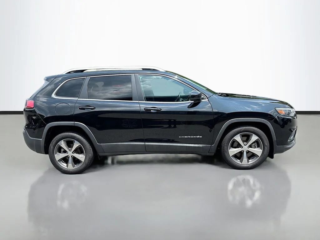Used 2020 Diamond Black Jeep Limited image 8