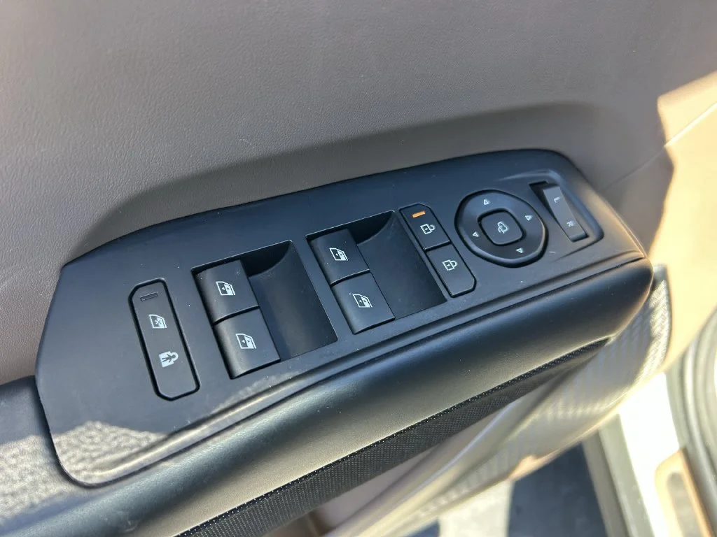 Used 2024 Ivory Kia GT-Line image 20