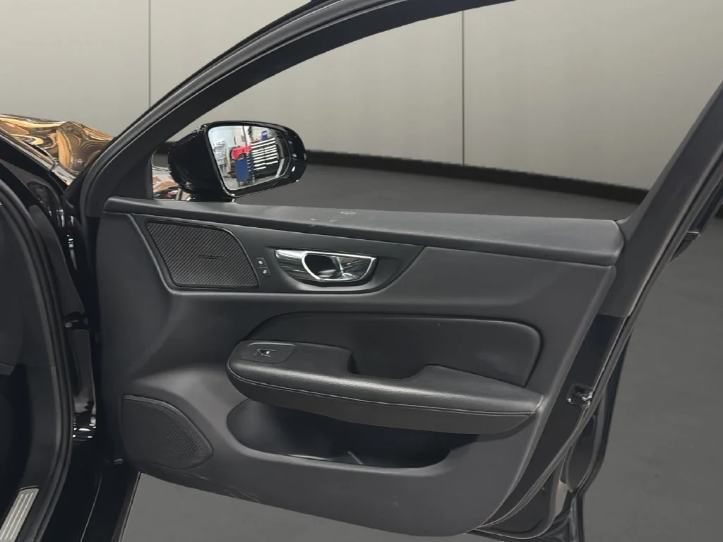 Used 2019 Black Volvo T6 Momentum image 15