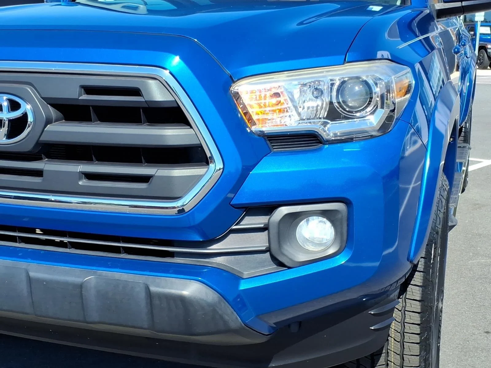 Used 2017 Blazing Blue Pearl Toyota SR5 image 15