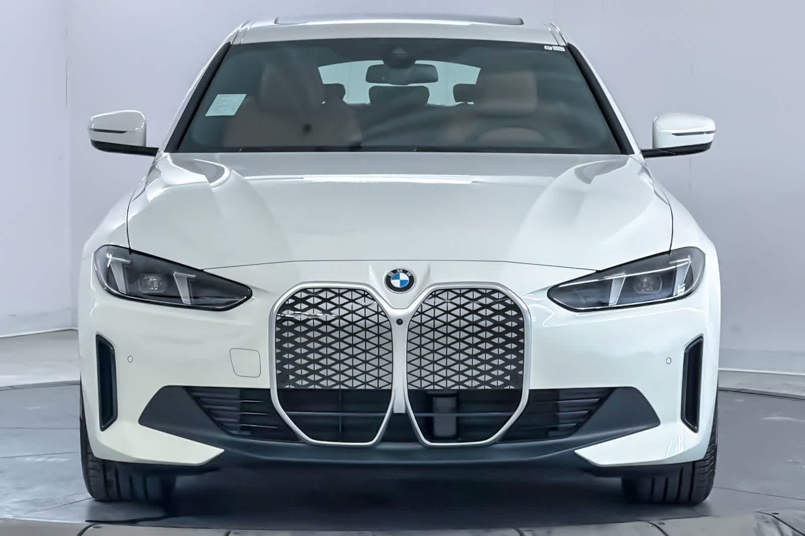 New 2026 Alpine White BMW xDrive40 image 10