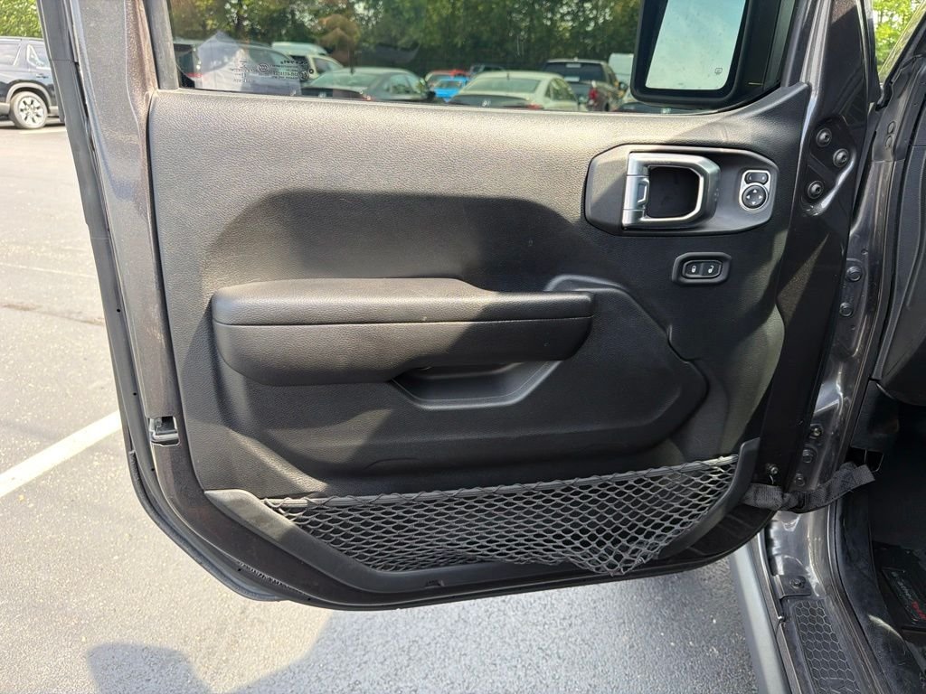 Used 2021 Crystal Metallic Jeep Willys image 17