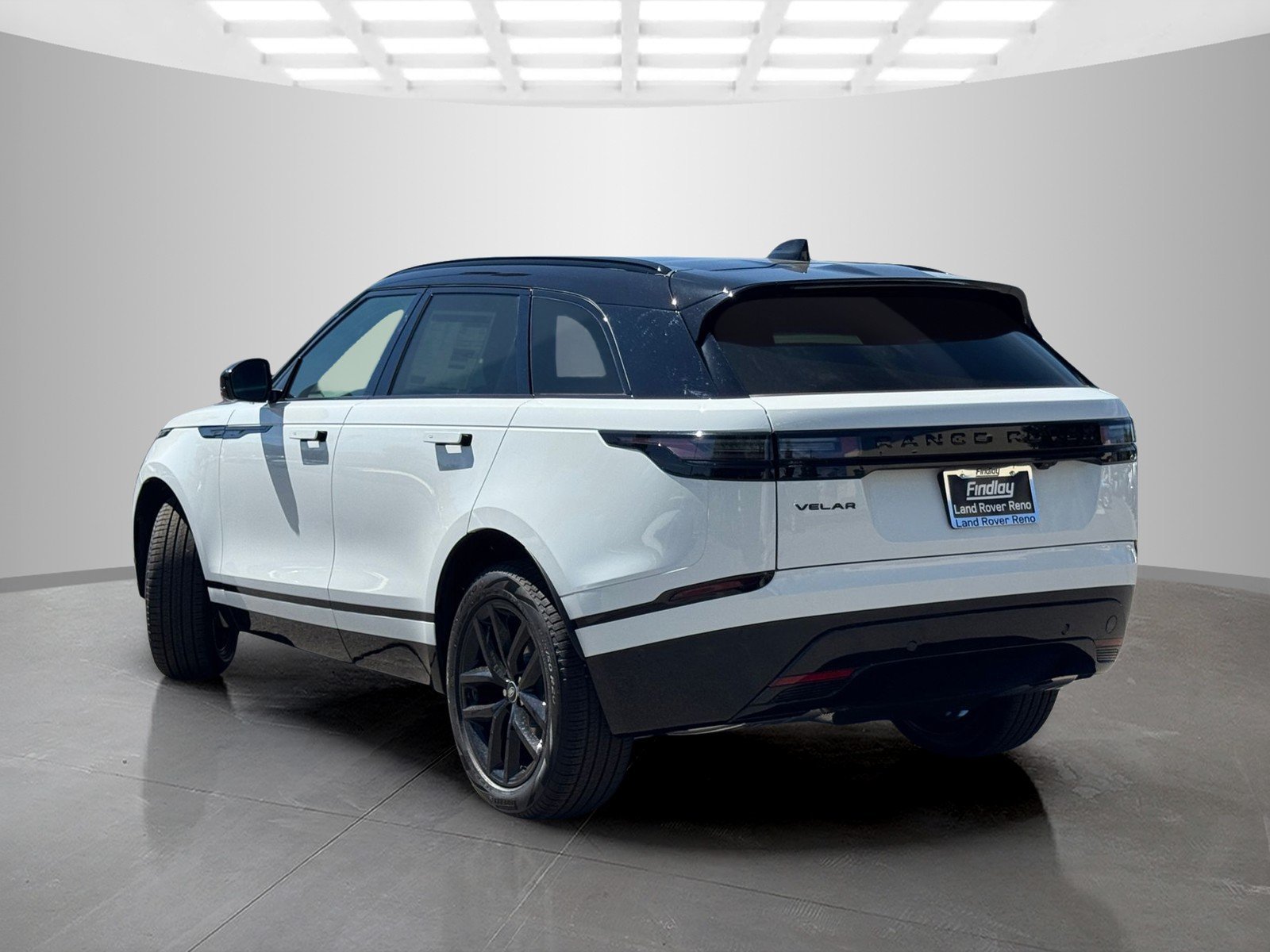 New 2026 Fuji White LAND ROVER Dynamic SE image 7