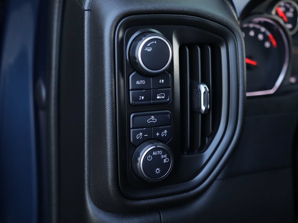 Used 2022 Northsky Blue Metallic Chevrolet Custom image 10