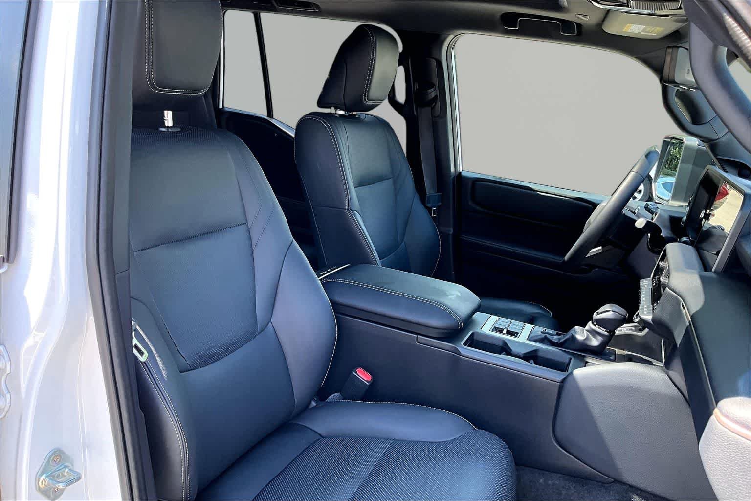 Used 2025 Wind Chill Pearl Toyota  image 9