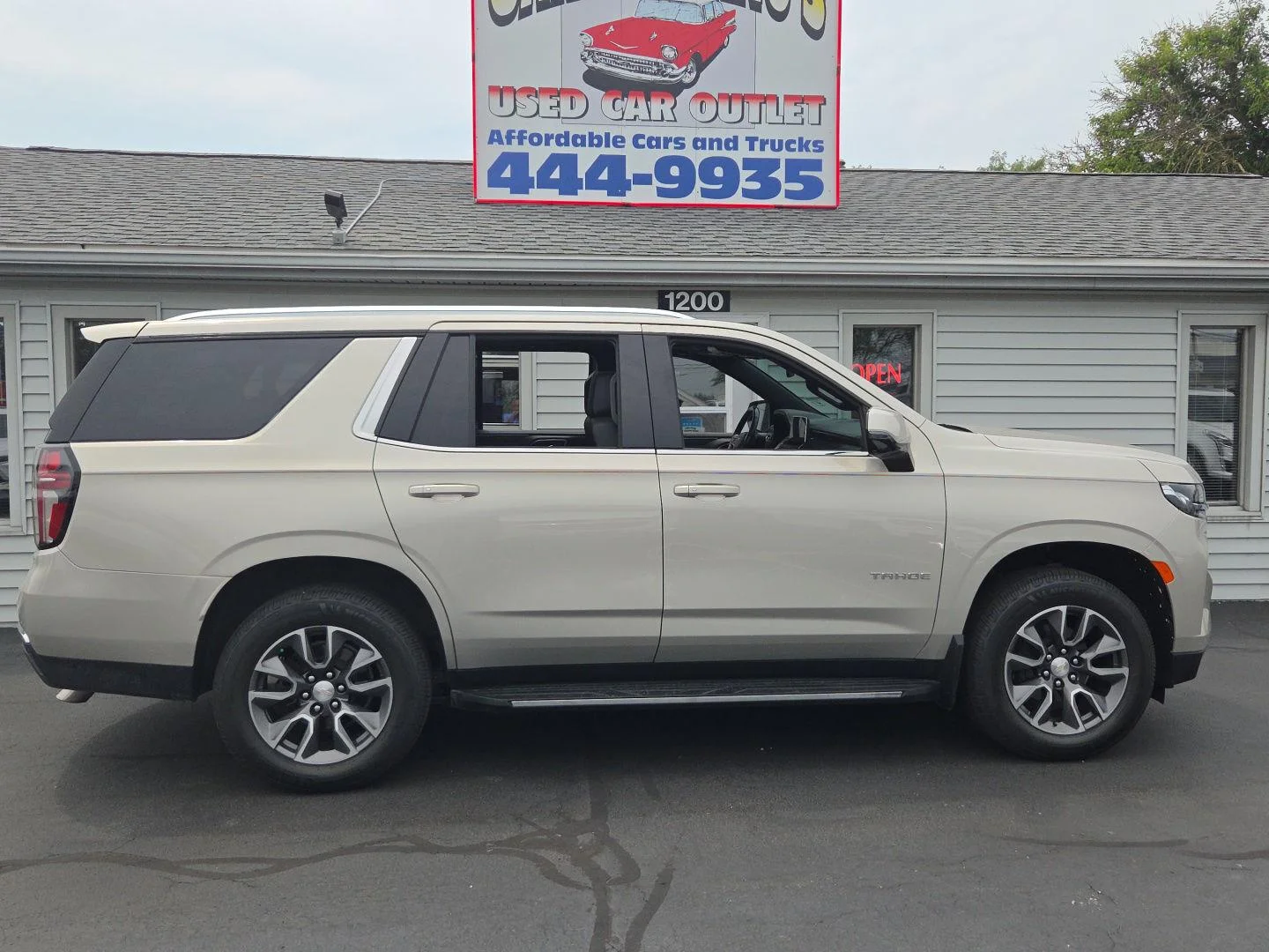 Used 2021 EMPIRE BEIGE METALLIC Chevrolet LT image 27