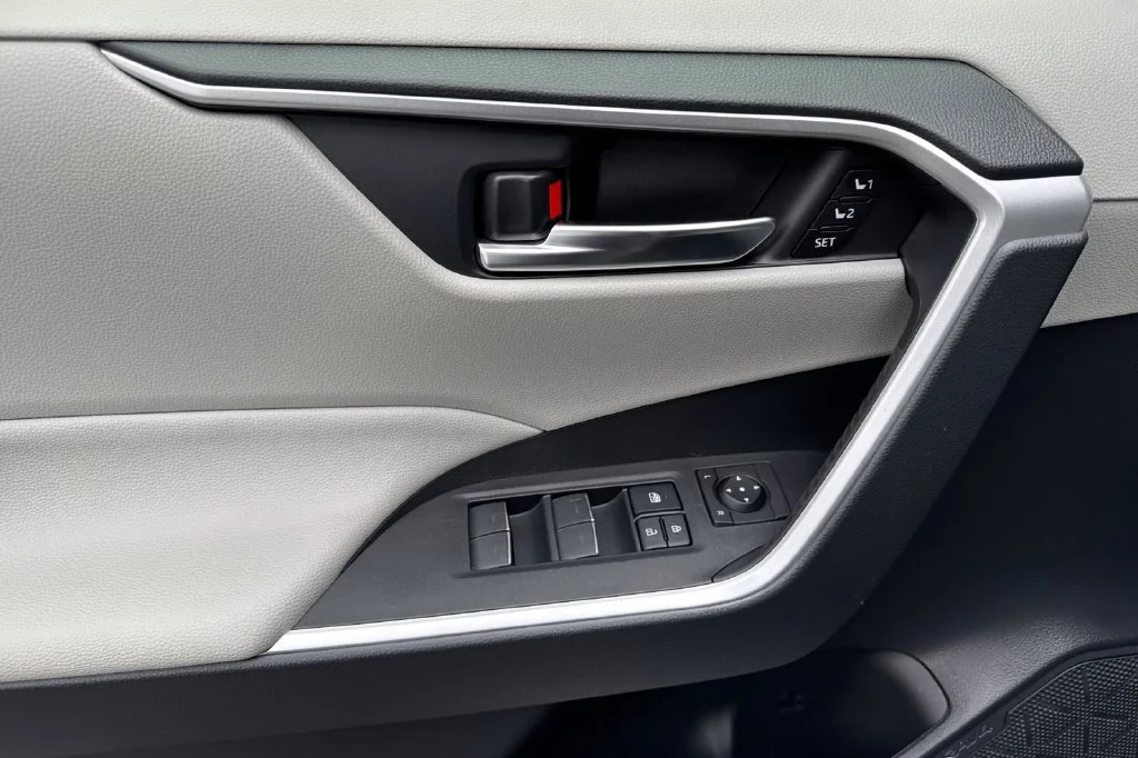 2024 Toyota RAV4 XLE Premium - Photo 11
