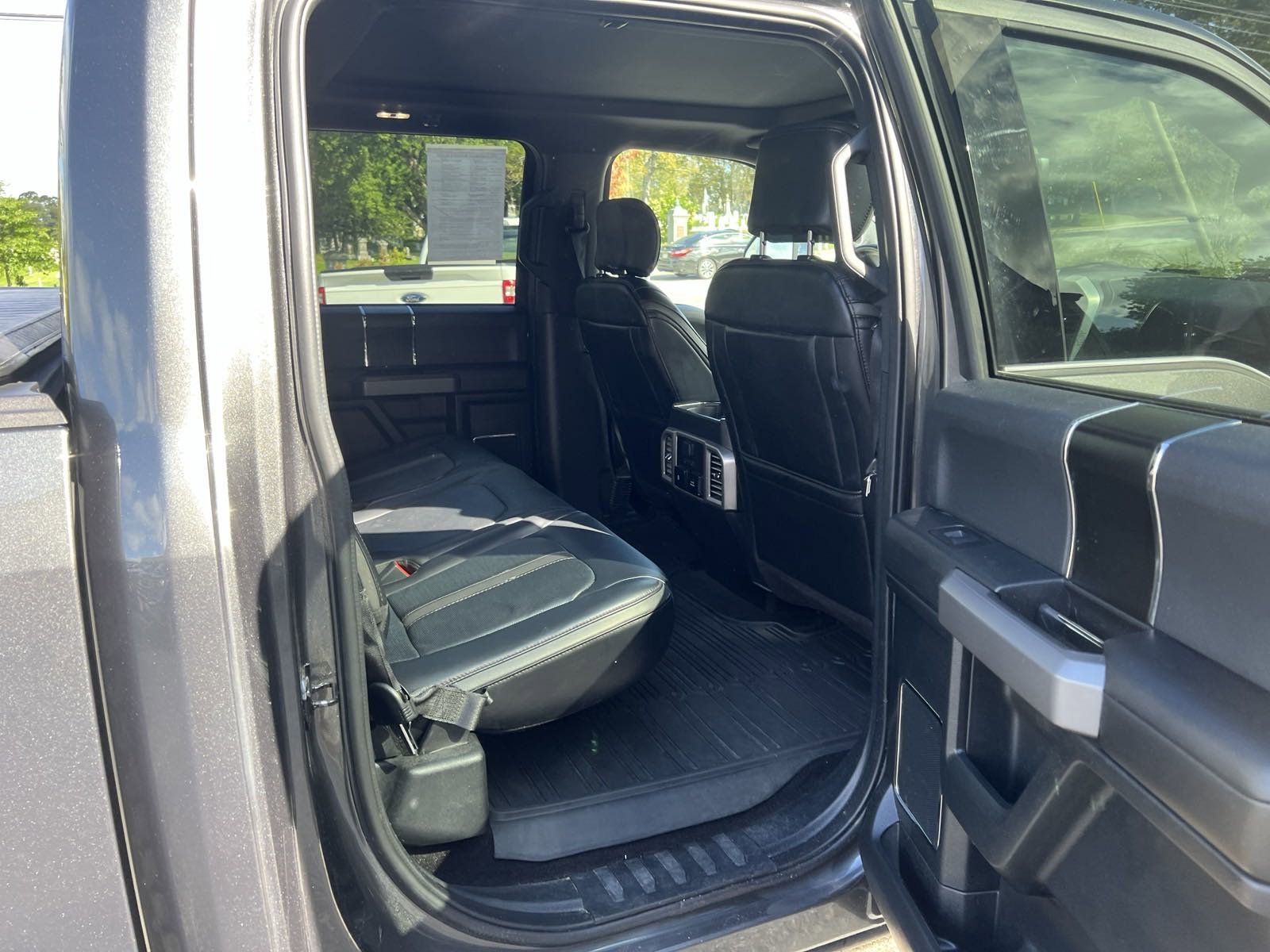 2019 Ford F-150 Platinum - Photo 12