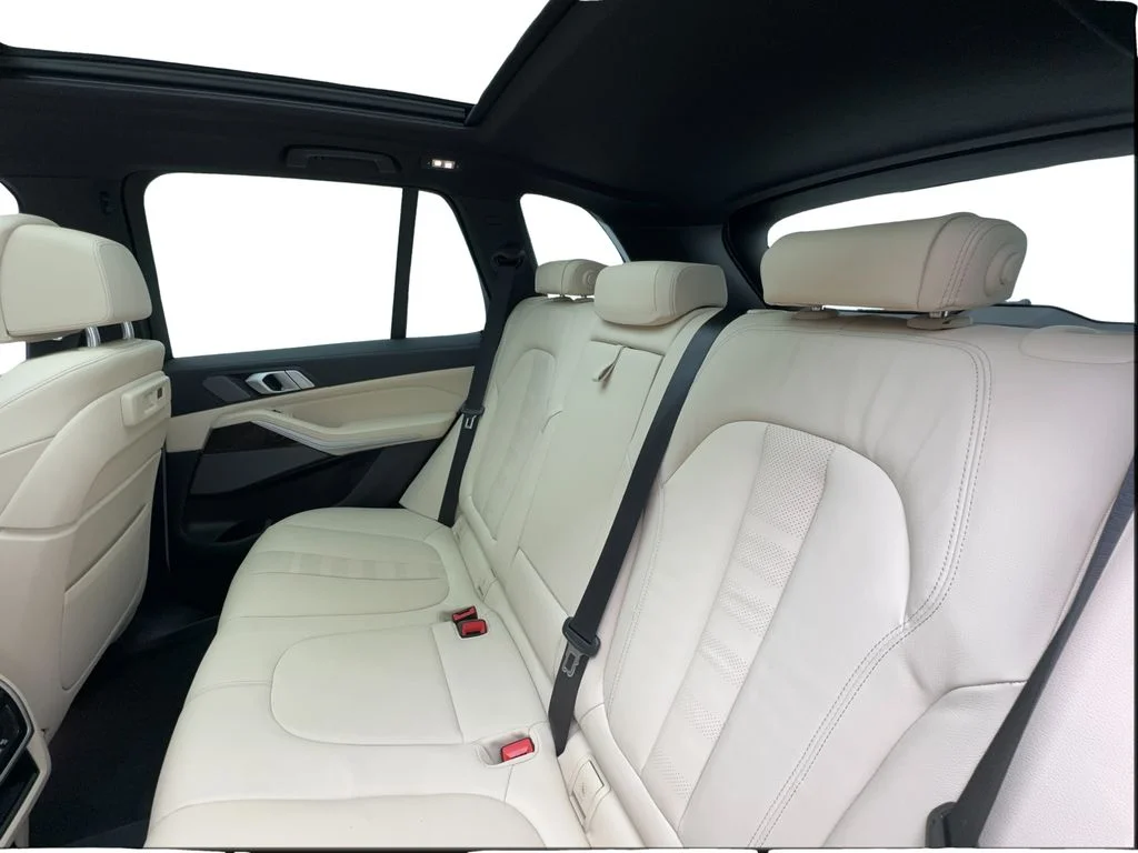 Used 2021 White BMW sDrive40i image 26