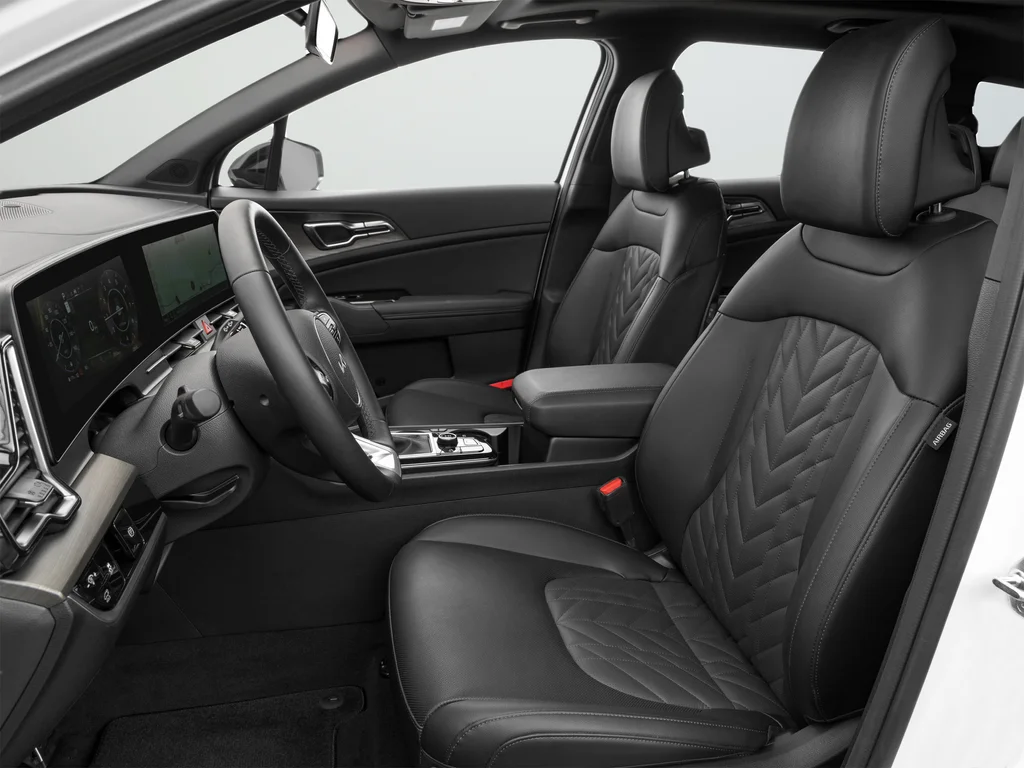 Used 2023 White Kia X-Line image 16