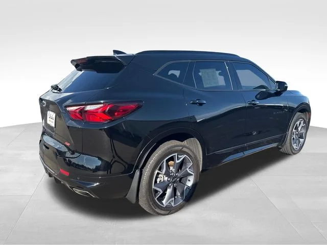 Used 2021 BLACK Chevrolet RS image 6