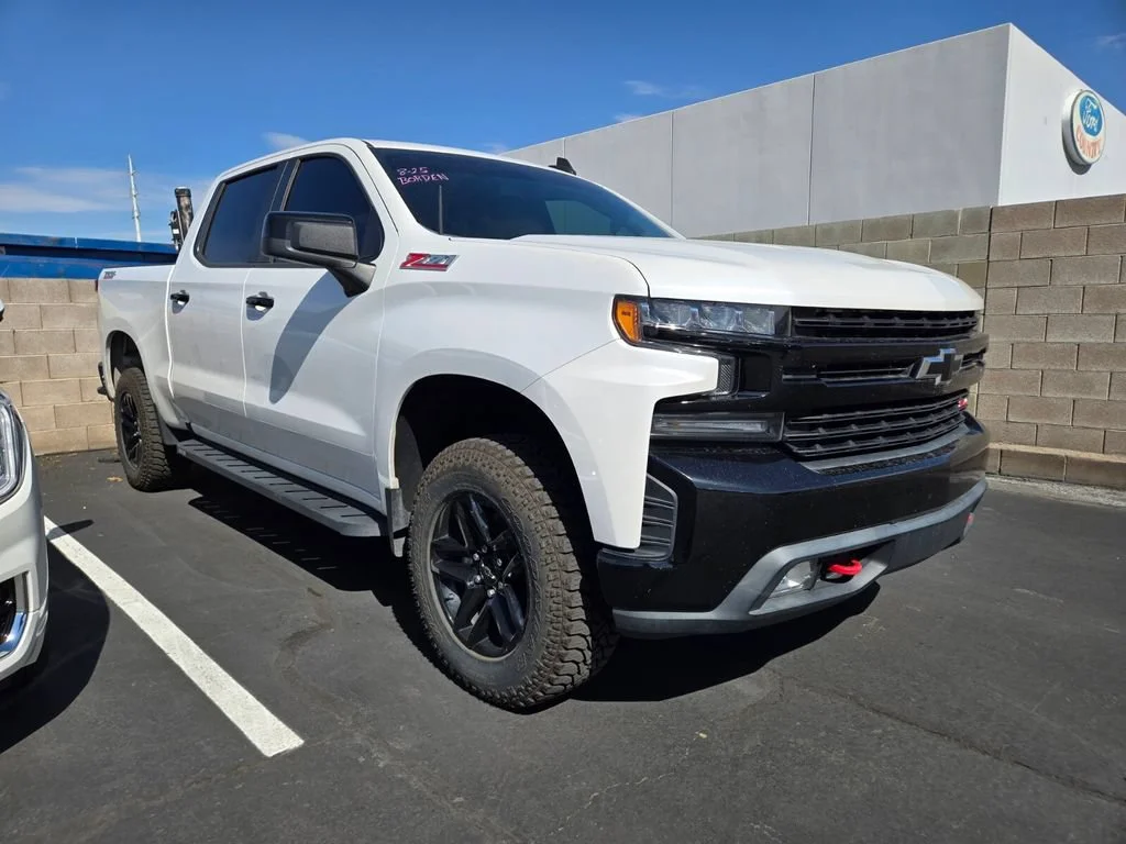Used 2020 IRIDESCENT PEARL TRICOAT Chevrolet LT Trail Boss image 1