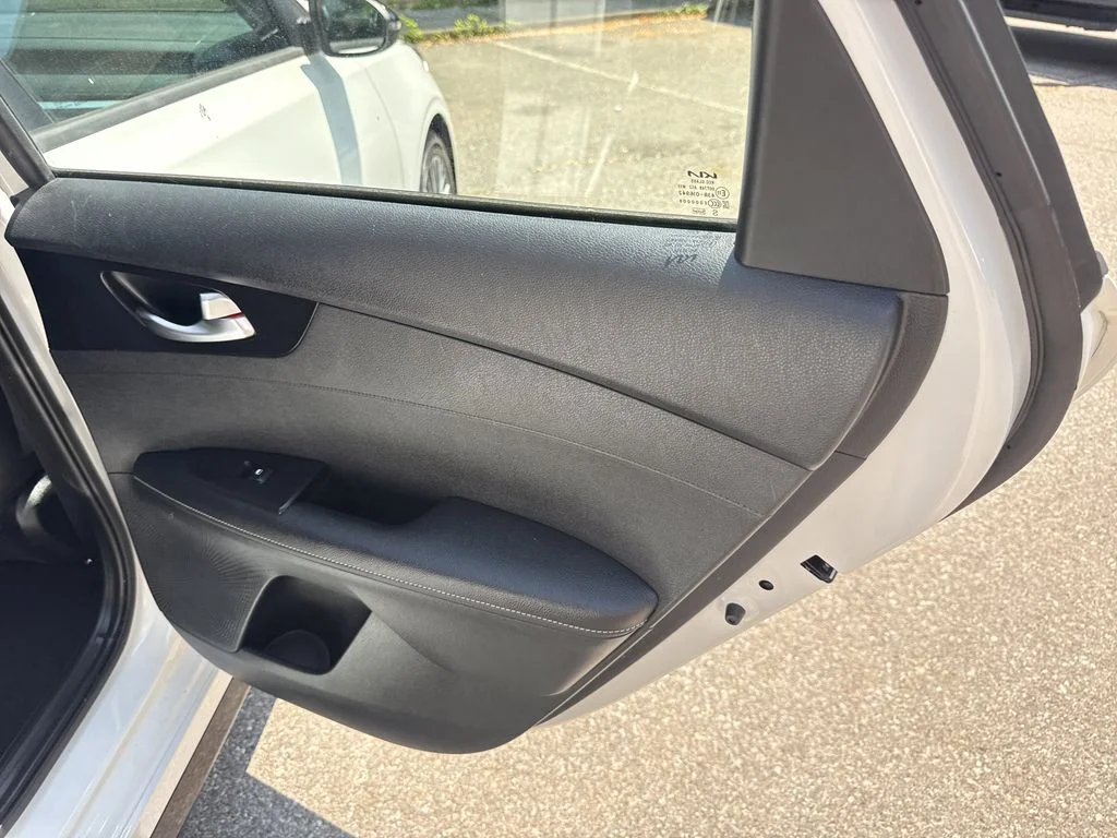 Used 2022 Snow White Pearl Kia GT-Line image 32