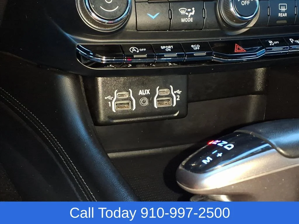 Used 2023 Black Dodge SXT Launch Edition RWD image 21