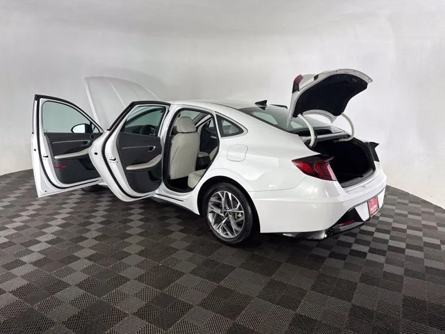 Used 2023 White Hyundai SEL image 19