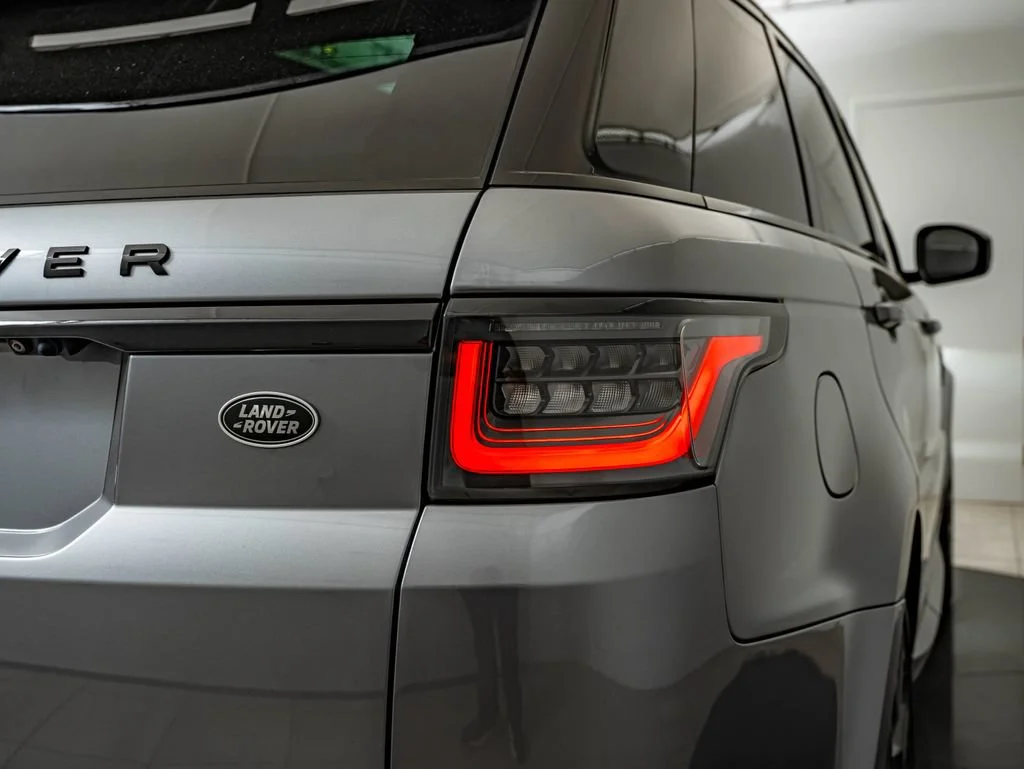 Used 2021 Eiger Gray Metallic Land Rover HSE Silver Edition image 15