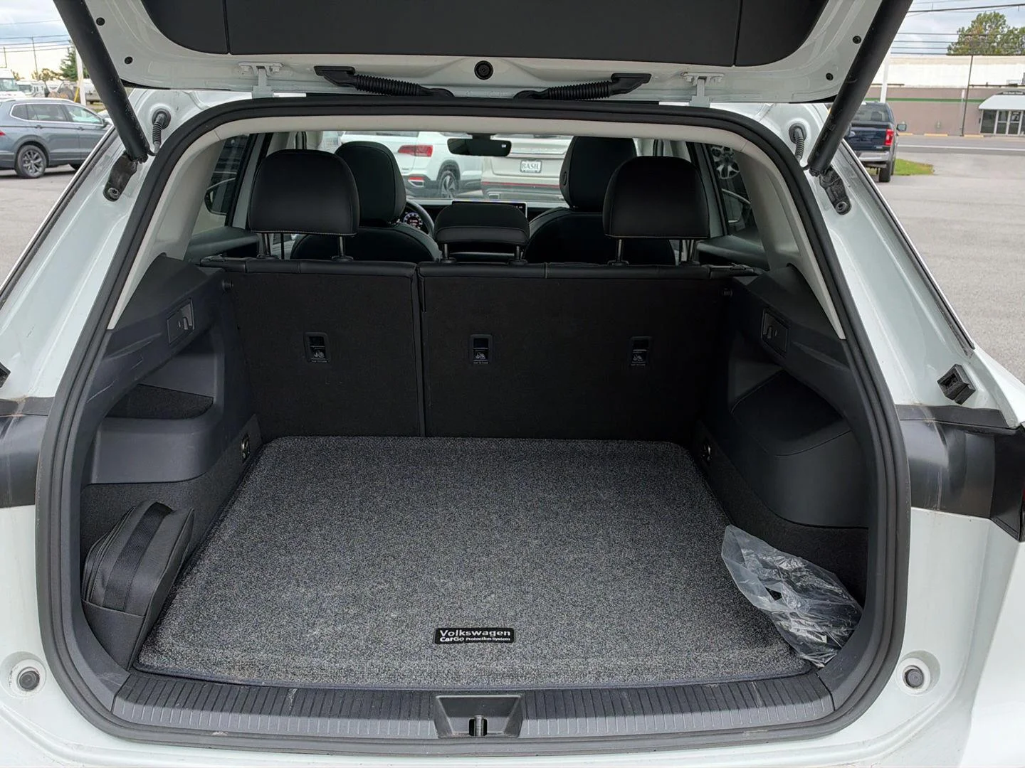 Used 2026 Pure White Volkswagen SE image 7
