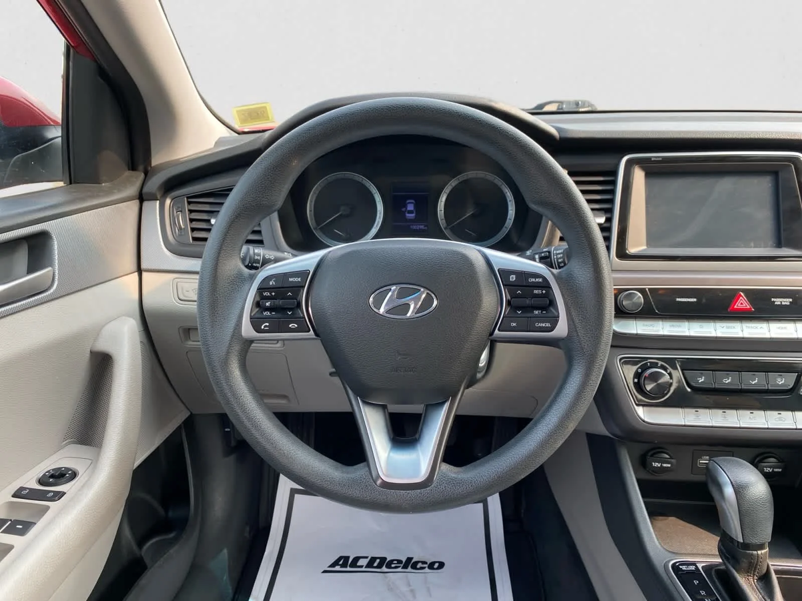 Used 2019 Scarlet Red Hyundai SE image 17