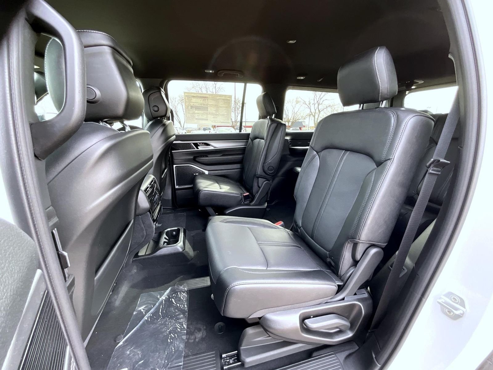 New 2026 Bright White Clear-Coat Exterior Paint Jeep Limited Altitude image 11
