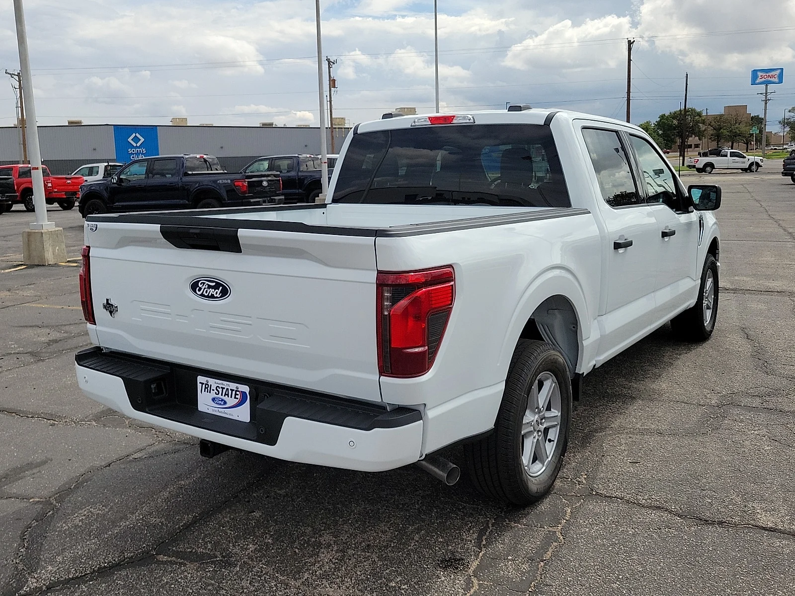 New 2026 Oxford White Ford XLT image 4