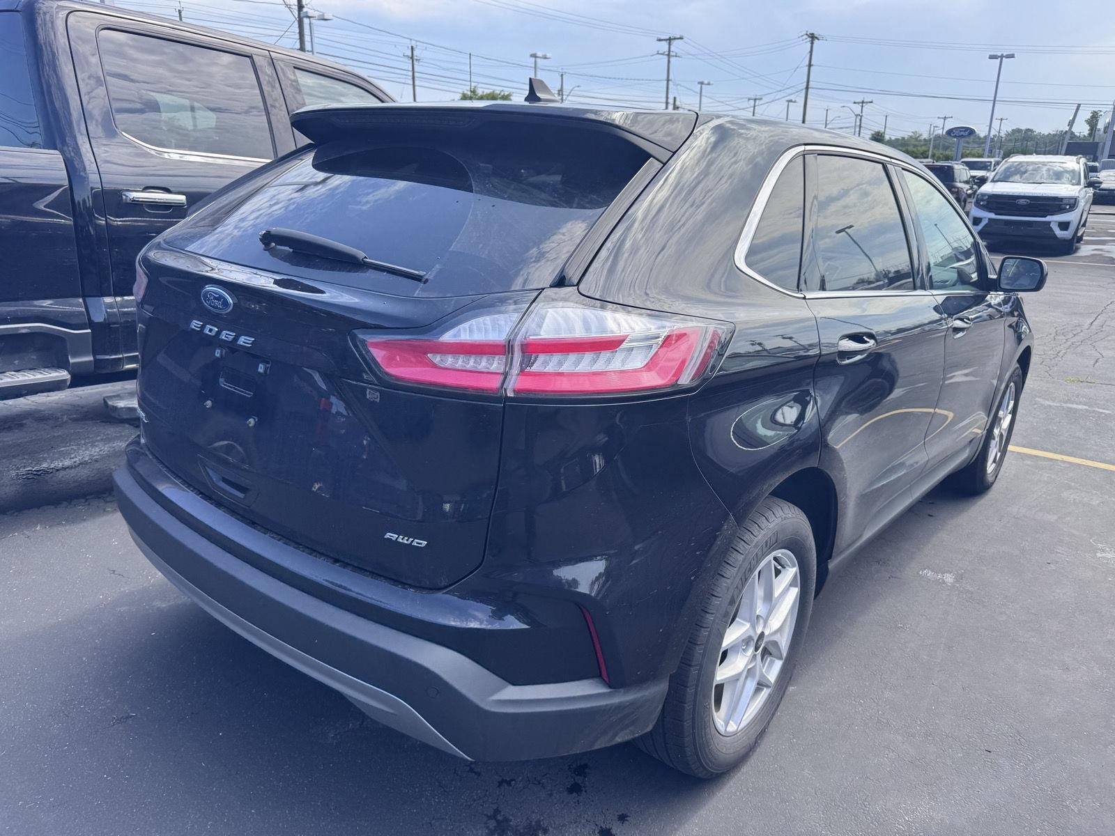 Used 2023 Agate Black Ford SEL image 4