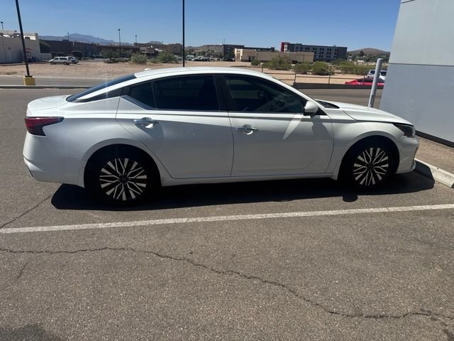 Used 2023 White Nissan 2.5 SV image 6