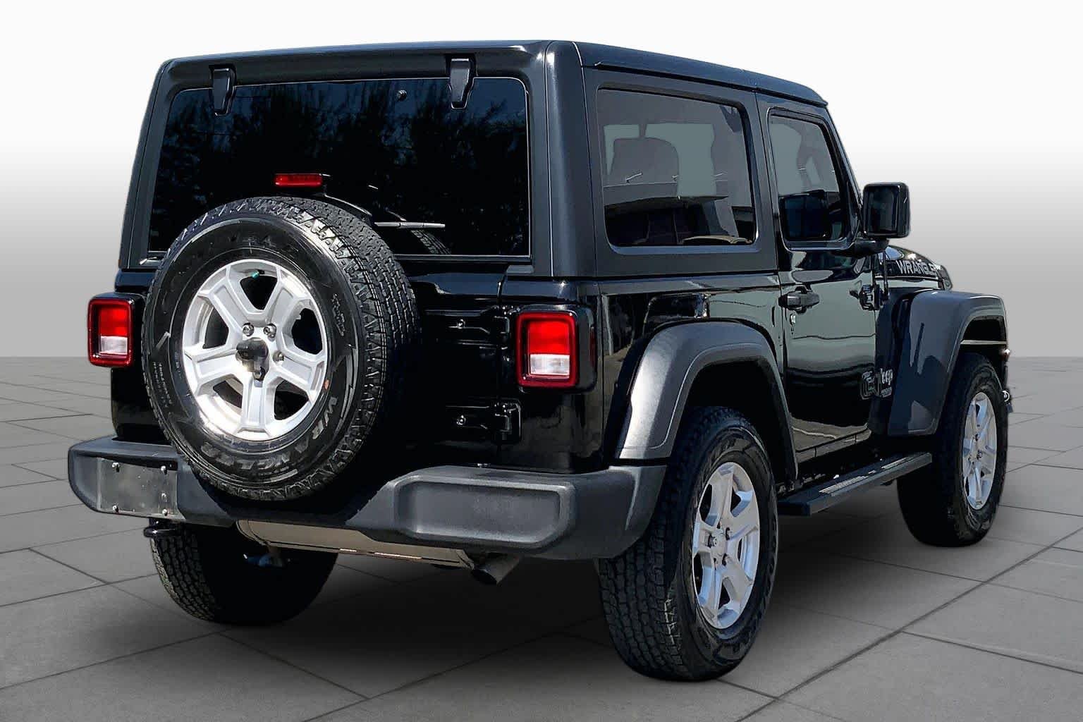 Used 2018 Black Clearcoat Jeep Sport S image 11