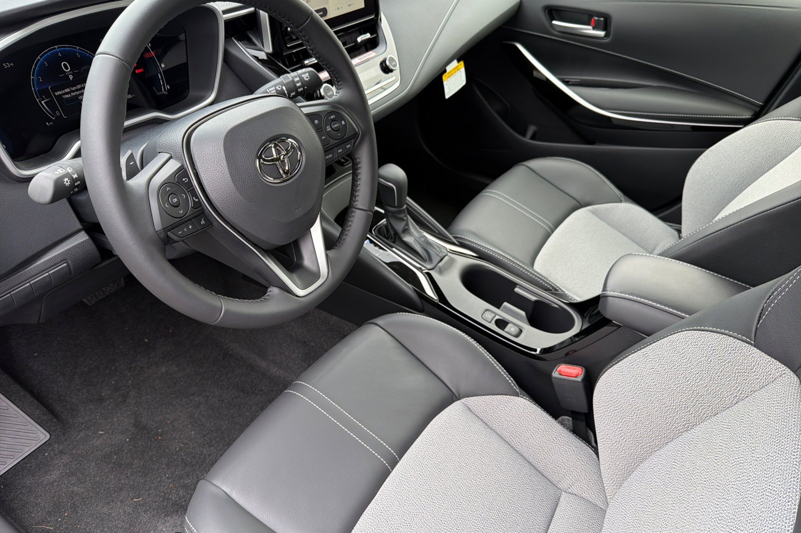 New 2026 Wind Chill Pearl with Midnight Black Metallic roof <sup>1</sup> Toyota  XSE image 8