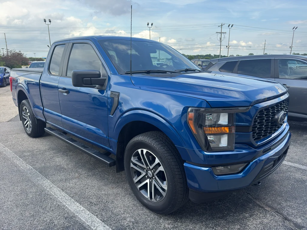 Used 2023 Atlas Blue Metallic Ford XL image 4