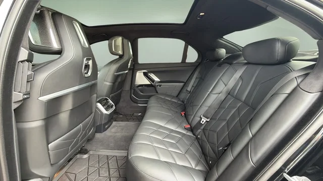 Used 2025 Black Sapphire Metallic BMW 760i xDrive image 18