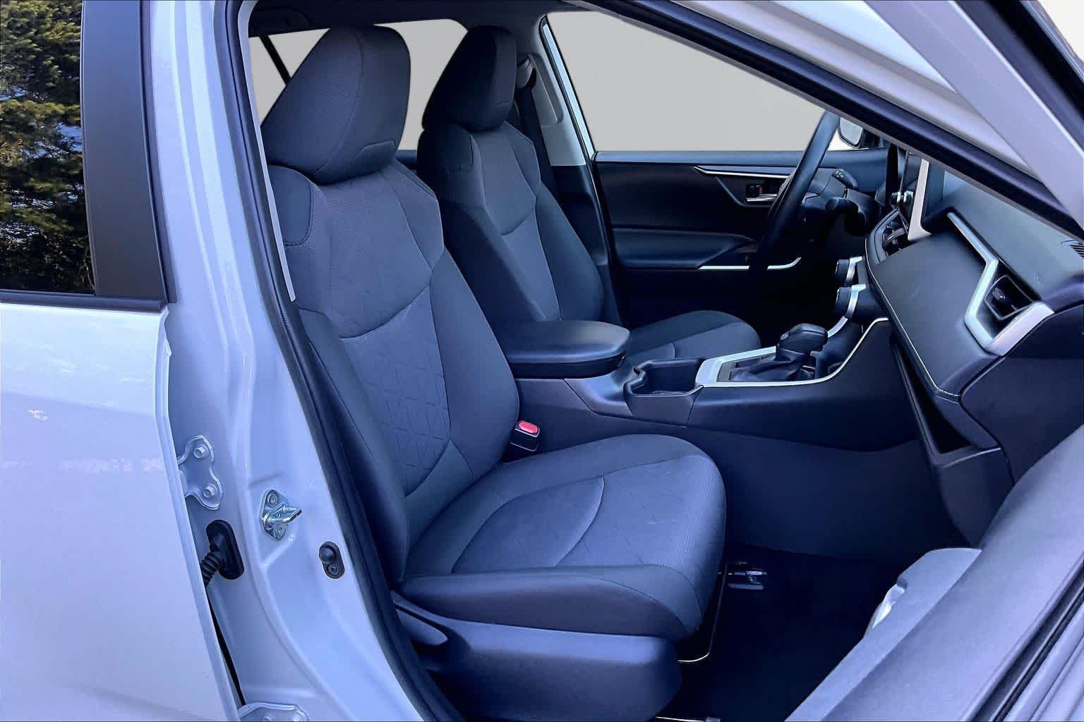 Used 2025 Ice Cap Toyota XLE image 9