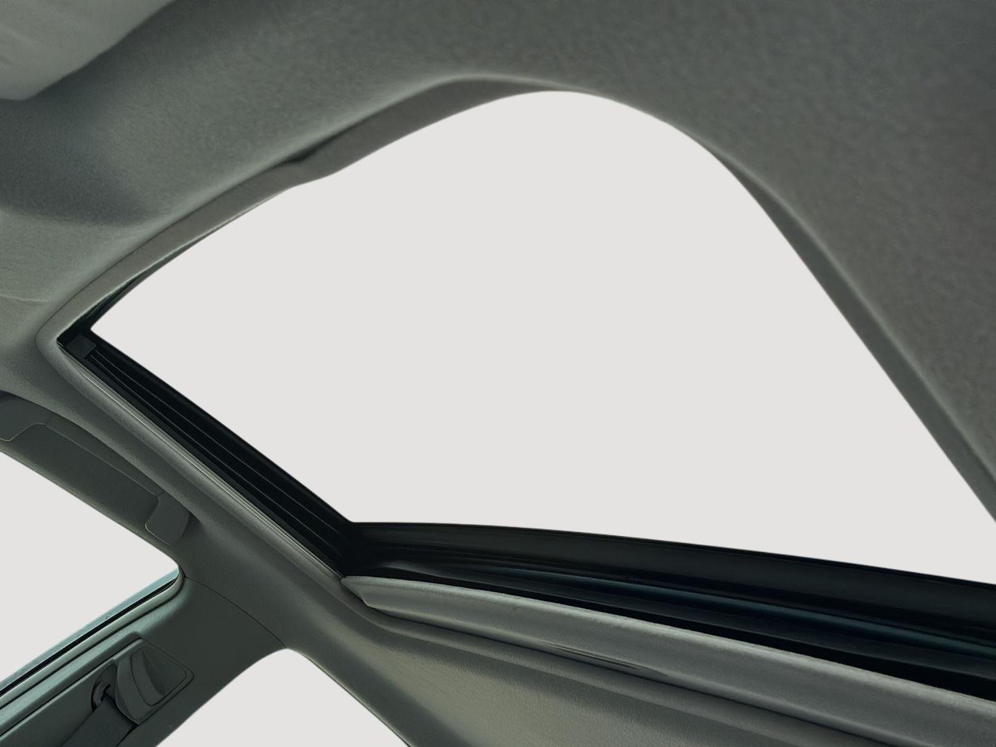 Used 2009 Sky Blue Pearl Toyota XLE image 4