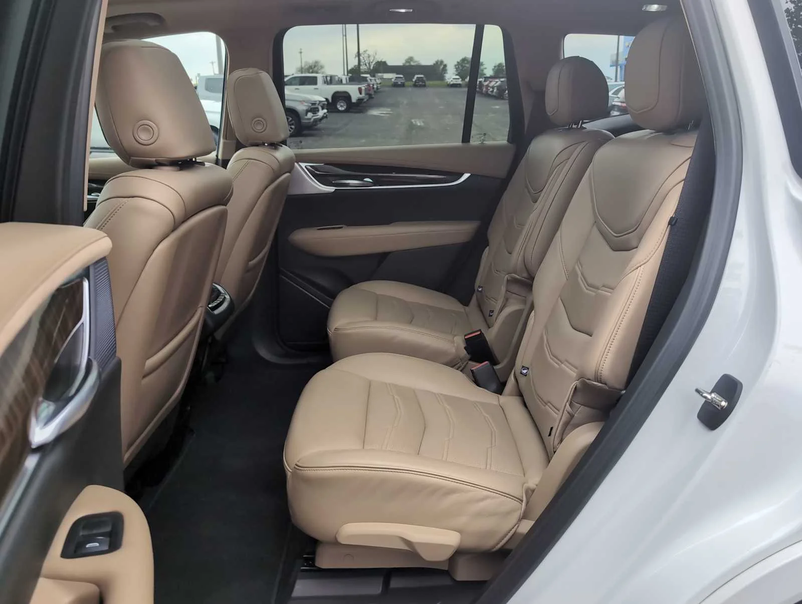 Used 2024 Crystal White Tricoat Cadillac Premium Luxury image 27