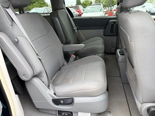 Used 2009 Green Chrysler Touring image 24