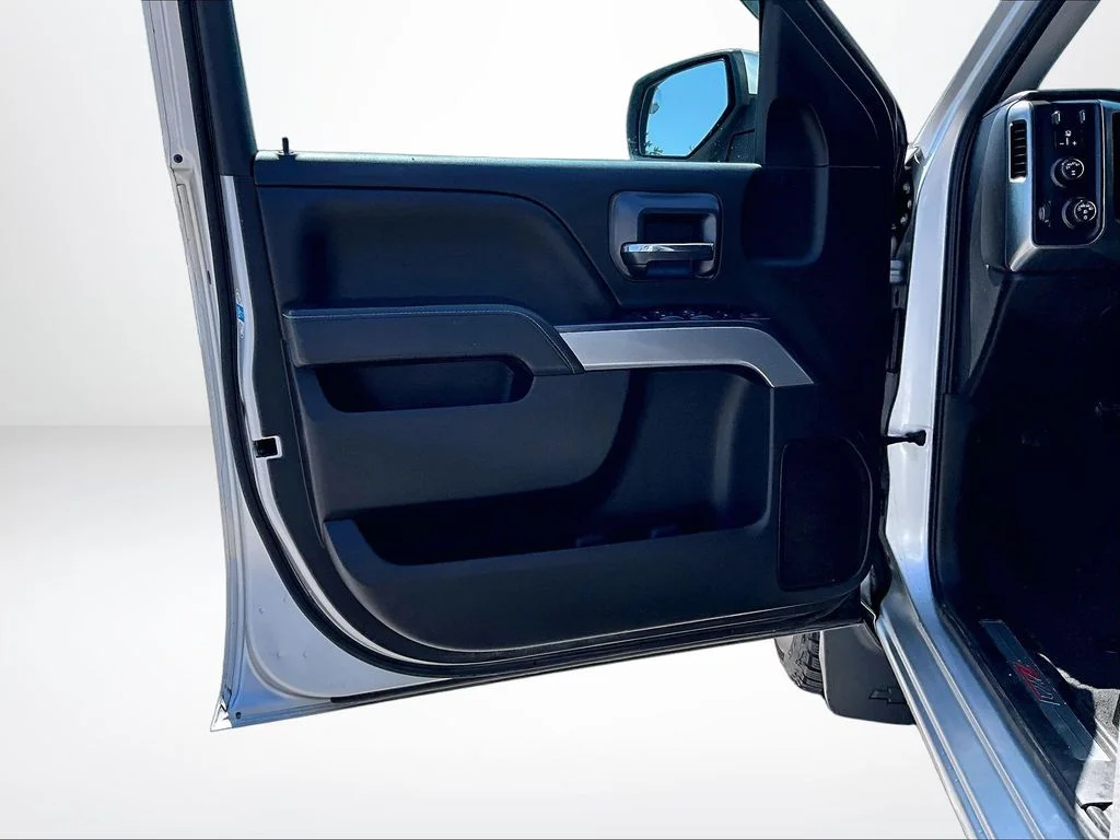 Used 2019 Silver Chevrolet LT image 23