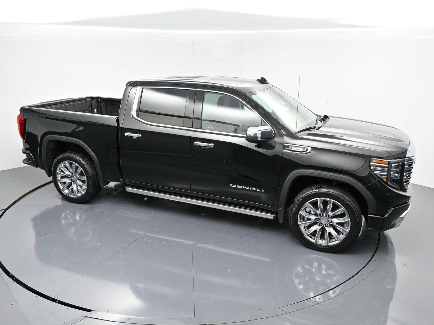 Used 2025 Onyx Black GMC Denali image 35