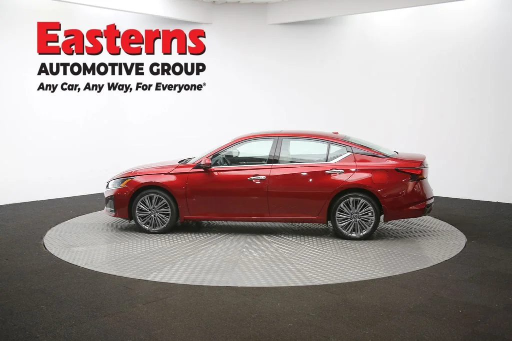 Used 2023 Red Nissan 2.5 SL image 60