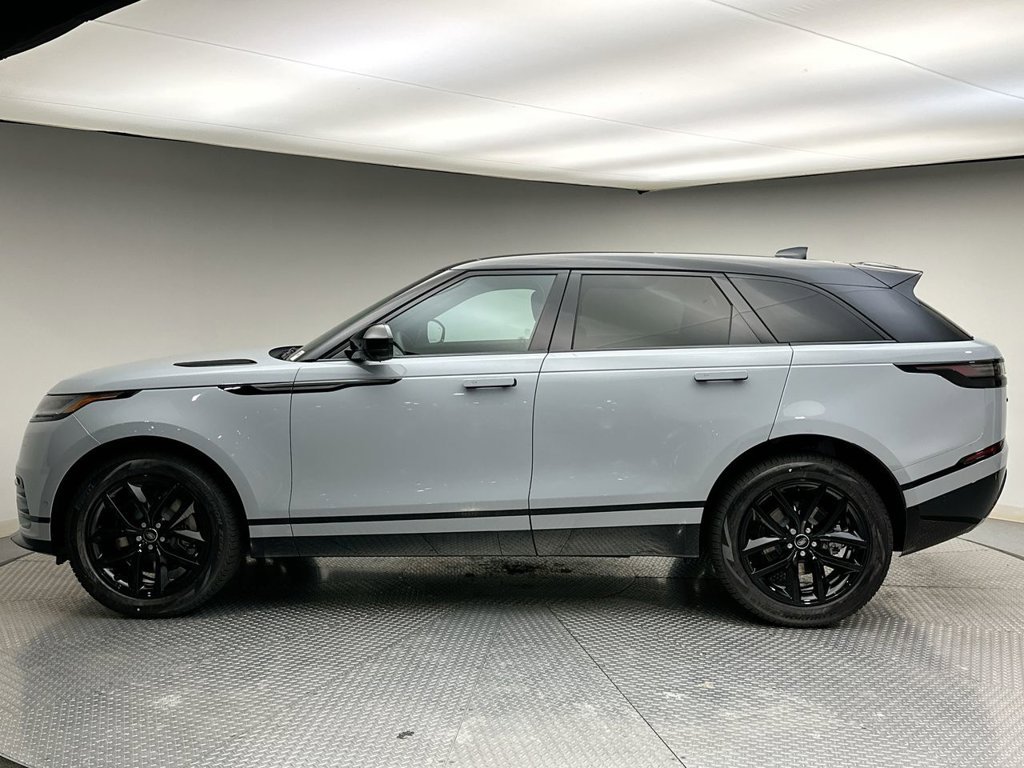 Used 2026 Arroios Grey Metallic Land Rover Dynamic SE image 2