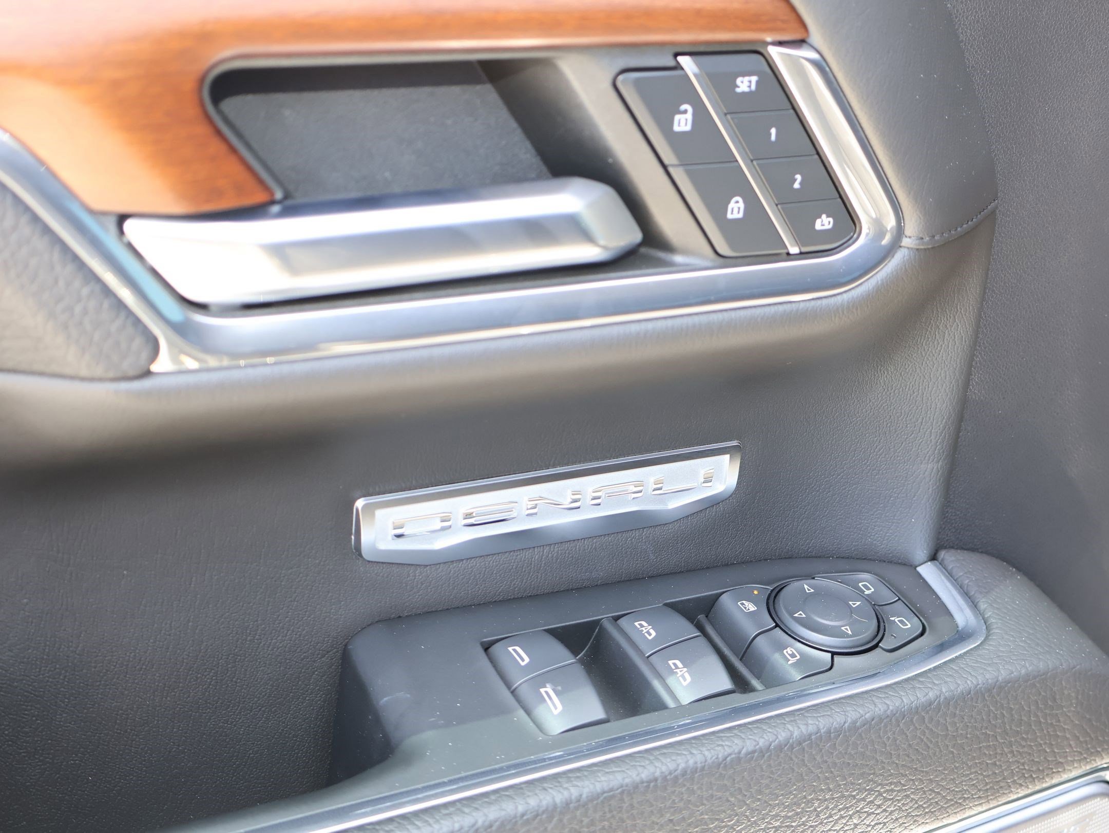 Used 2023 Onyx Black GMC Denali image 11