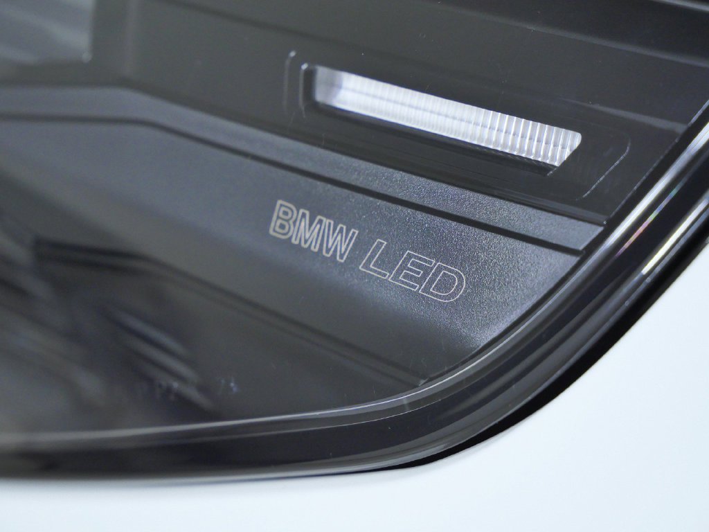 New 2027 Alpine White BMW 530i xDrive image 4