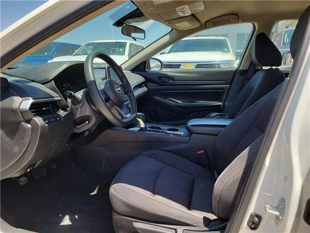 Used 2025 Glacier White Nissan S image 7