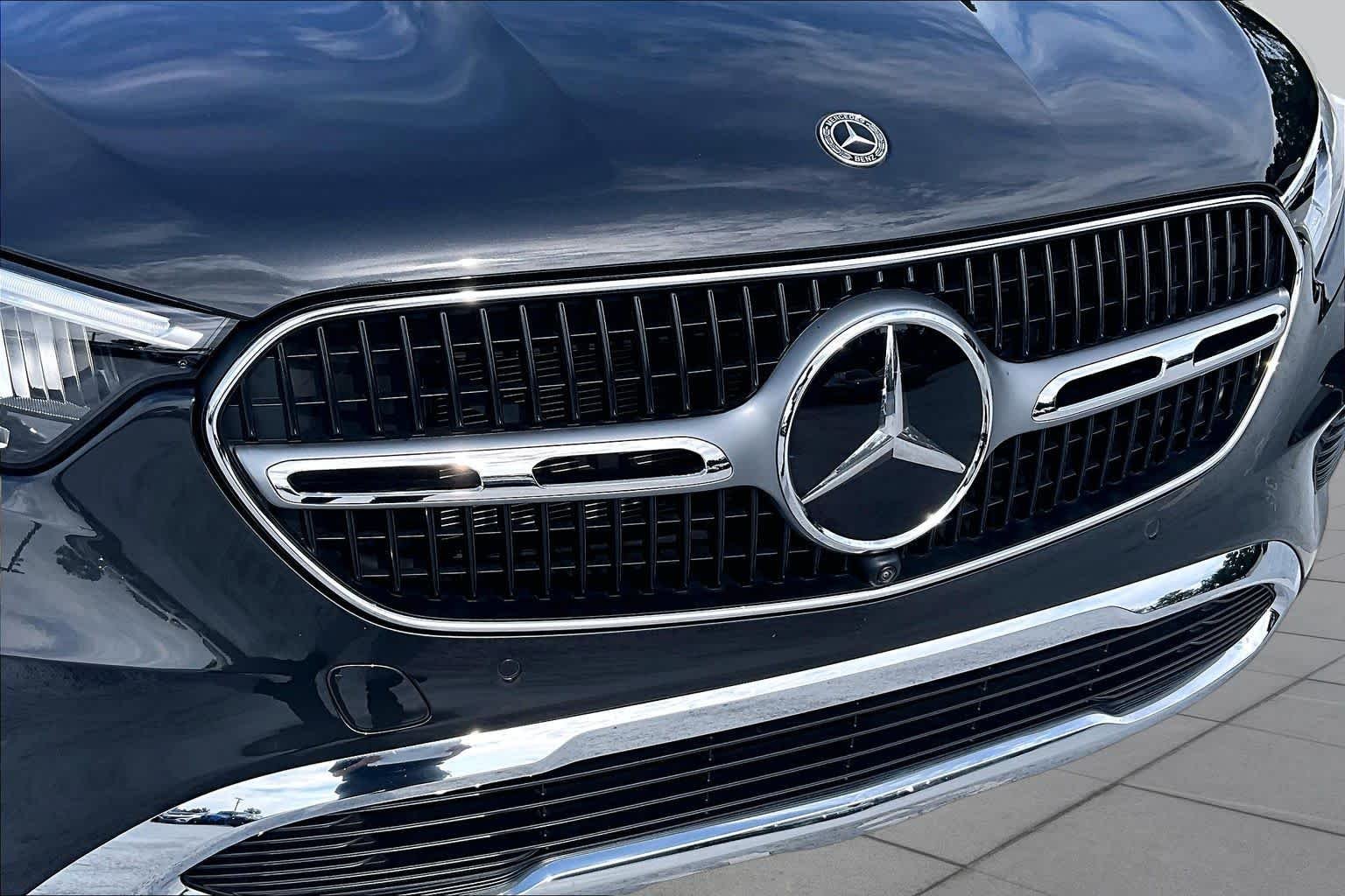 Used 2024 Graphite Grey Metallic Mercedes-Benz GLC 300 image 29