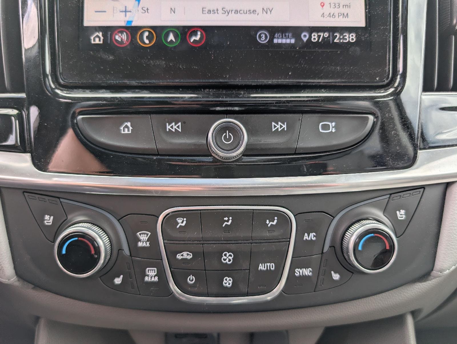 Used 2020 Iridescent Pearl Tricoat Chevrolet Premier image 16