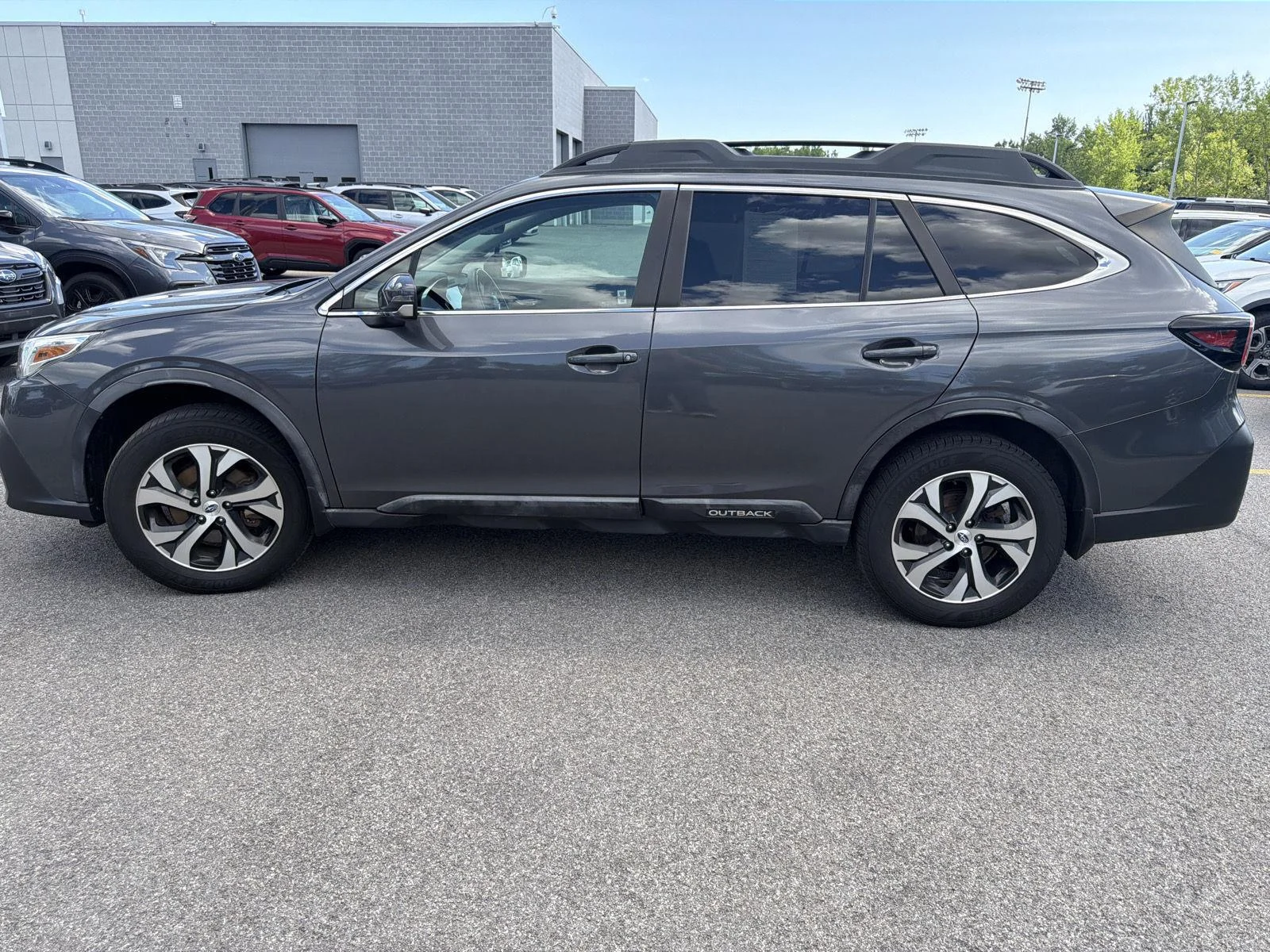 Used 2020 Magnetite Gray Metallic Subaru Limited image 4