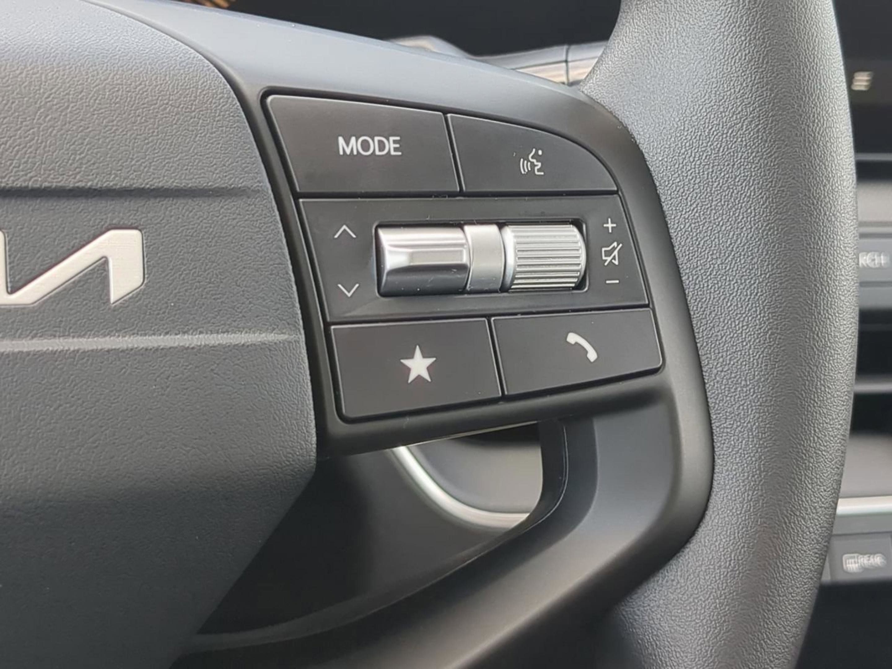 New 2026 Snow White Pearl Kia LXS image 22