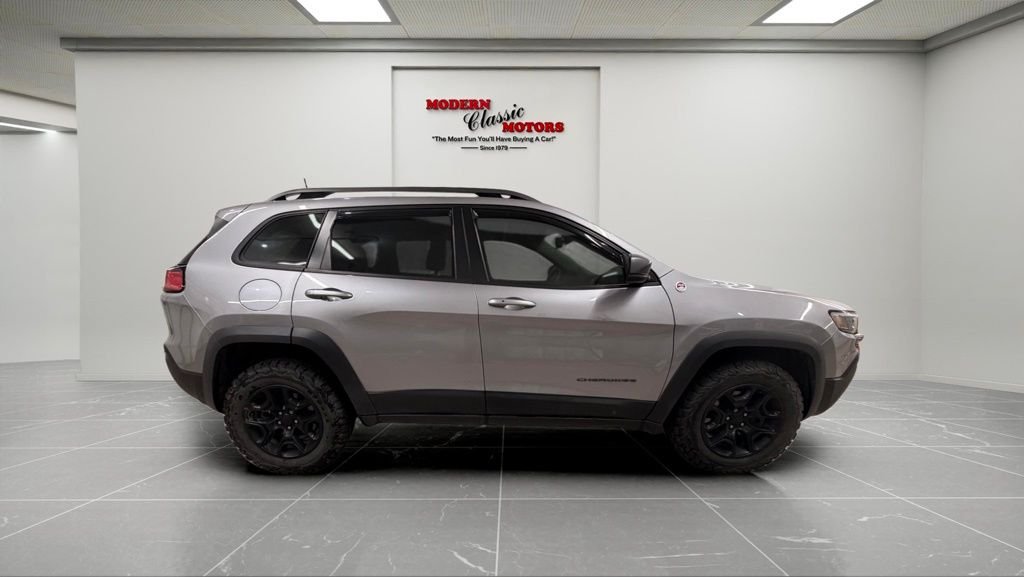 Used 2020 Silver Jeep Trailhawk image 8