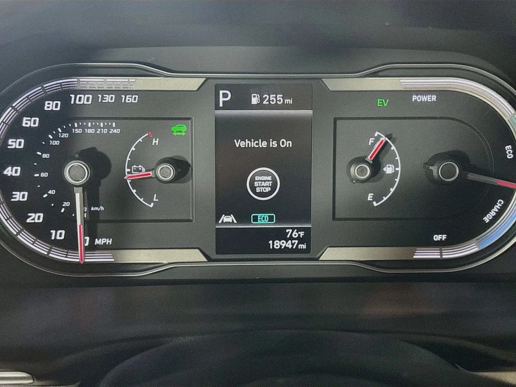 Used 2024 White Hyundai SEL image 14