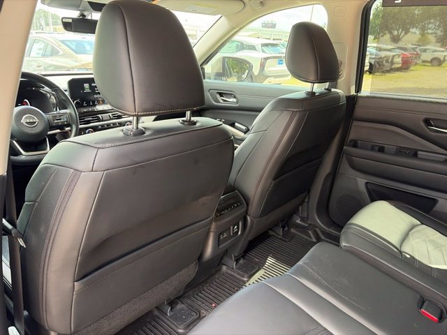 Used 2023 Beige Nissan Platinum image 25
