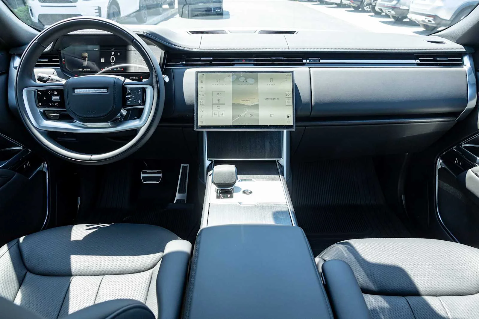 New 2026 Fuji White Land Rover SE image 4