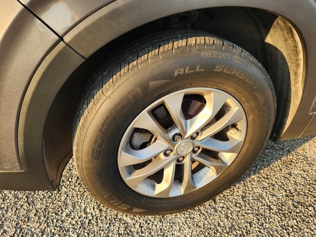 Used 2019 Silver Hyundai SE image 10